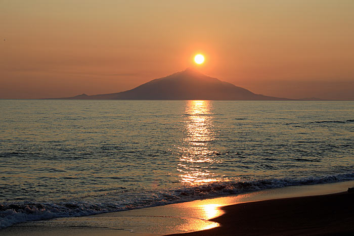 利尻山に沈む夕日